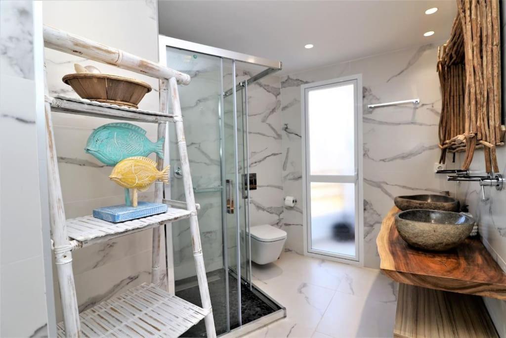 Luxurious 2-Bedroom Apt With Stunning Views, 1St Line On Levante Beach, Бенидорм Екстериор снимка